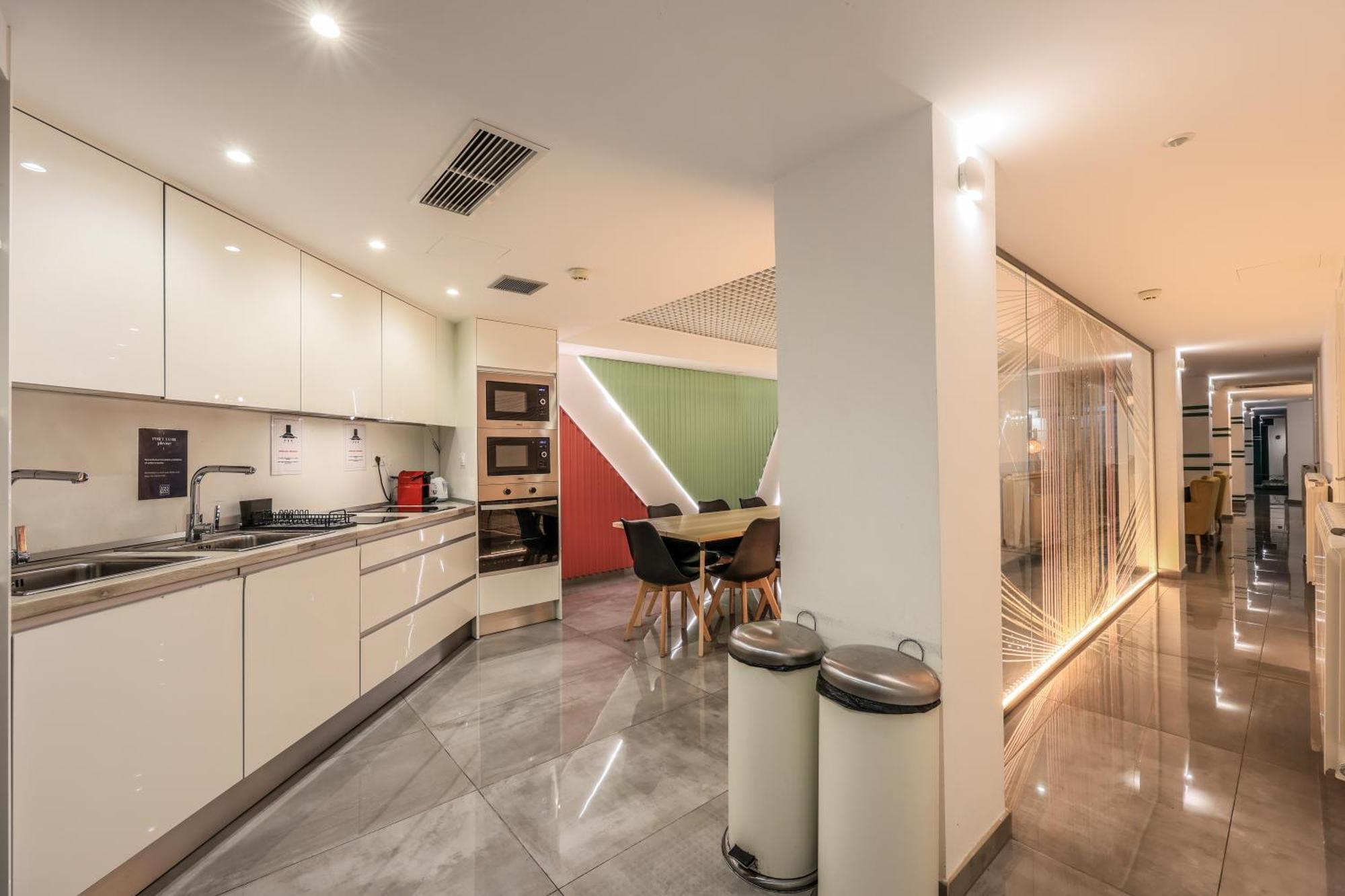 Amazinn Places Blasco De Garay 105 Madrid Bagian luar foto