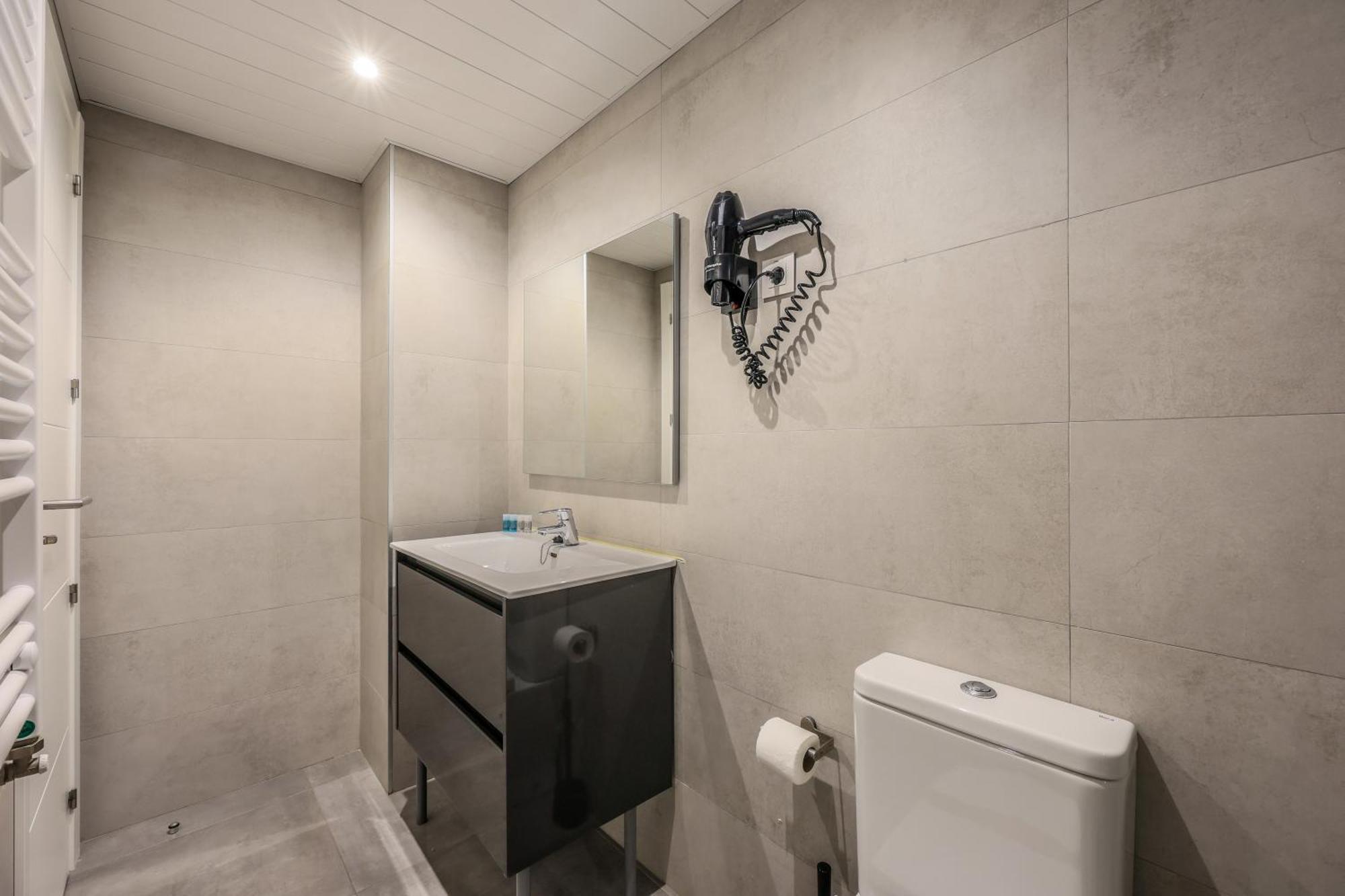 Amazinn Places Blasco De Garay 105 Madrid Bagian luar foto
