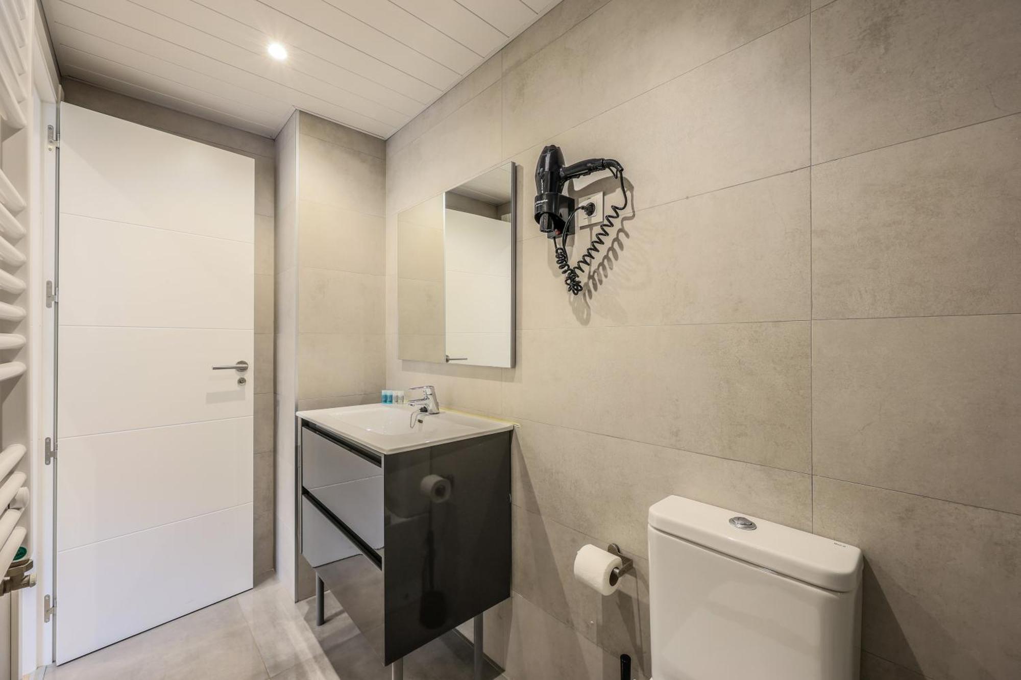 Amazinn Places Blasco De Garay 105 Madrid Bagian luar foto