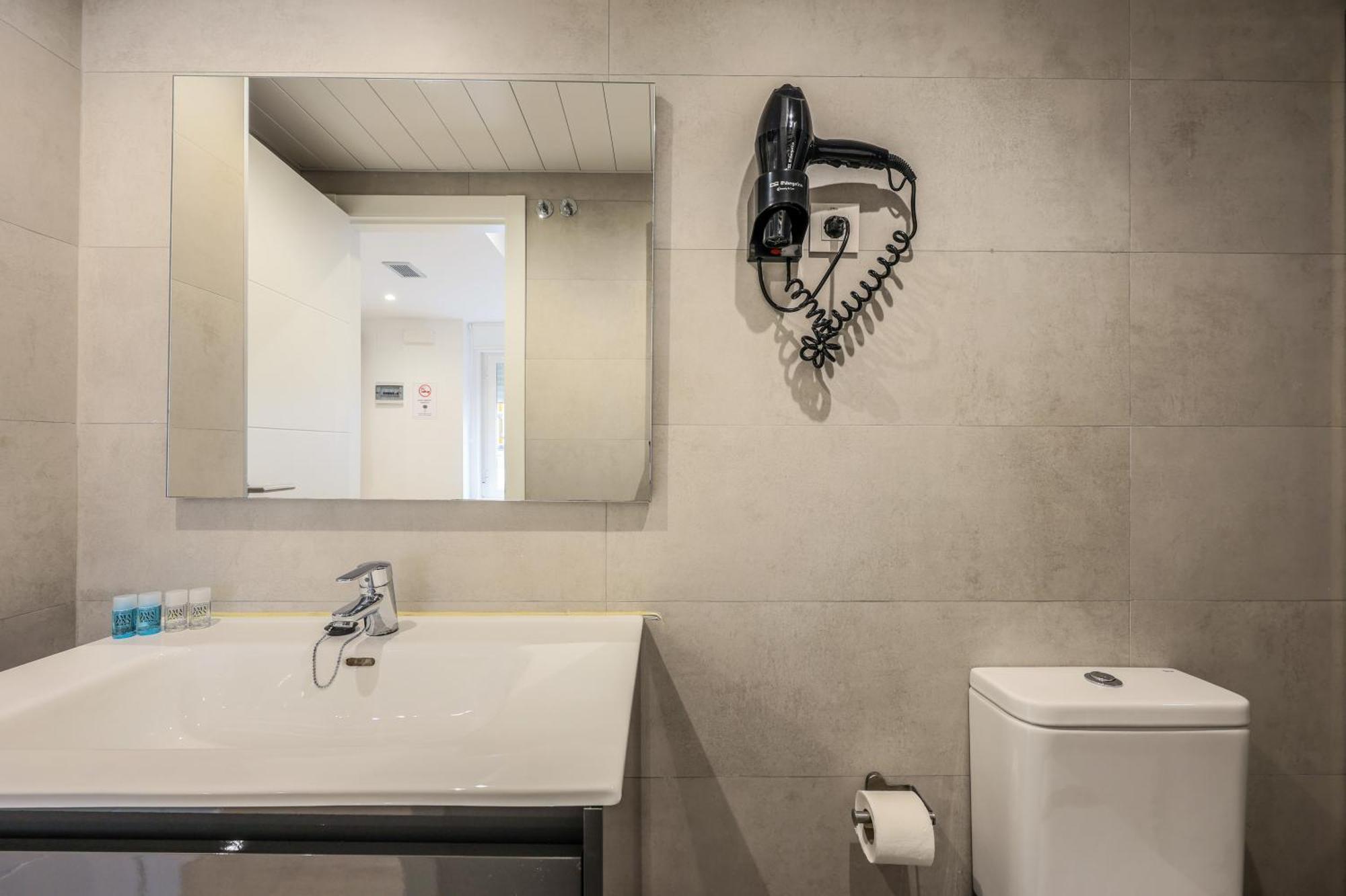 Amazinn Places Blasco De Garay 105 Madrid Bagian luar foto